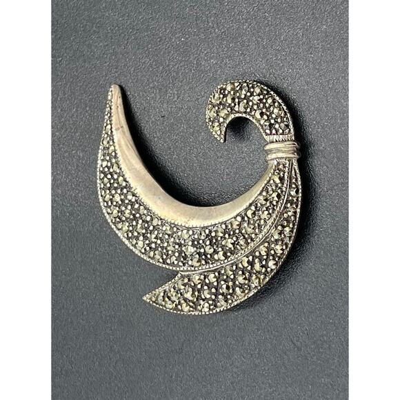Vintage Mid-Century Modernist SU Sterling Marcasite Scroll Ribbon Leaf Brooch - Picture 5 of 15